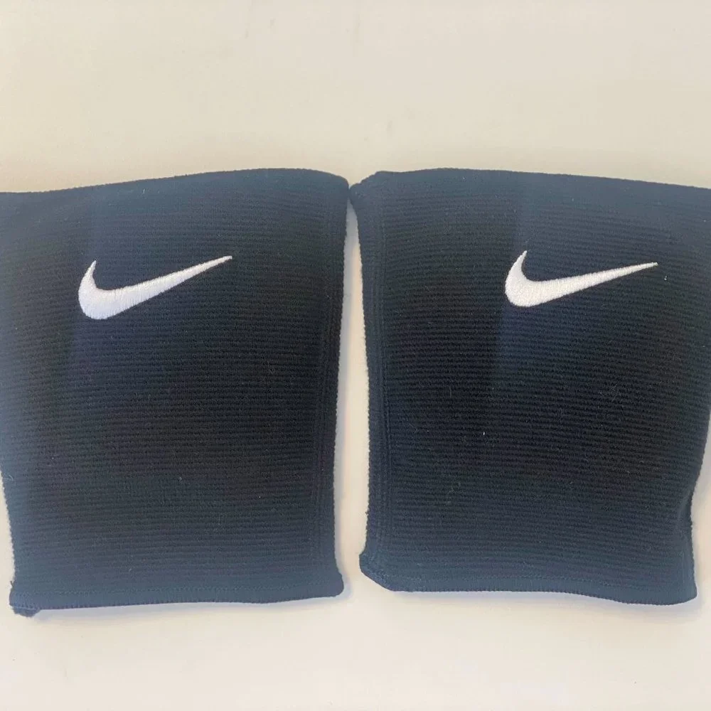 COPY - COPY - Nike Essentials Volleyball Knee Pads XS/Small - Picture 2 of 3